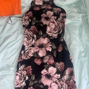 Bodycon “backless” floral dress